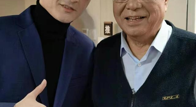 22岁童星阿尔法成熟似大叔,和李双江同框,这个举动太贴心