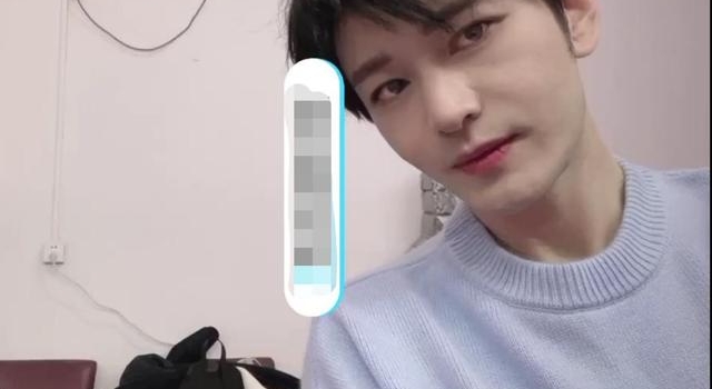 黄晓明自拍大变样!对镜头wink变漫撕男,瘦脱相下巴无肉感