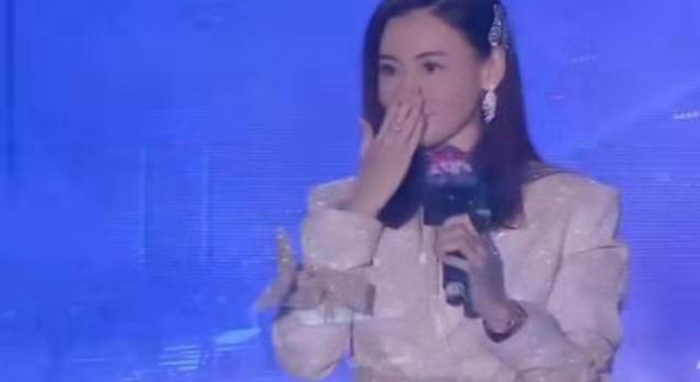 穿宽松装小腹微凸,张柏芝被指怀四胎,本人否认称:老了状态不佳