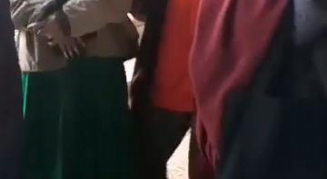 杨丽萍80岁老母亲腿脚不便,女儿长指甲不好扶,曾被母亲扇巴掌