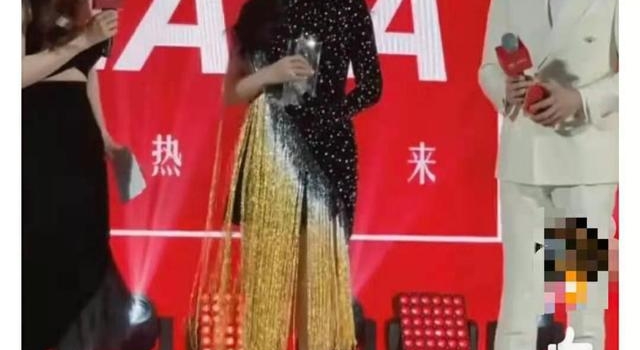 范冰冰近照脸部肿胀,脚上高跟鞋被吐槽,网友:穿得好像门帘