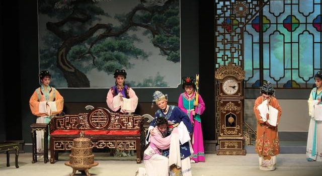 钱惠丽、单仰萍组合久违归来,这版《红楼梦》谢幕掀翻屋顶