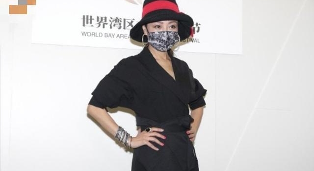 最美亚姐杨玉梅再选美,55岁仍未婚未育,身材苗条似25岁少女