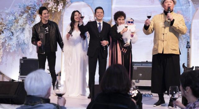 郭碧婷父亲被爆生气缺席孙女百日宴?晒照辟谣