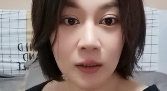 高秀敏女儿李萱罕晒近况,消瘦不少成瓜子脸,多层豪宅曝光像古堡