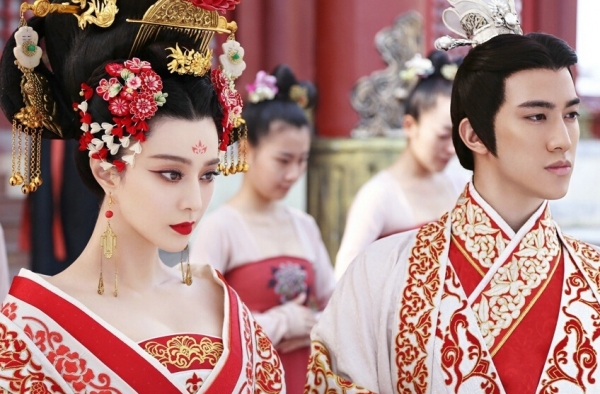 《武则天》绝美剧照曝光 范冰冰仪态华贵美艳
