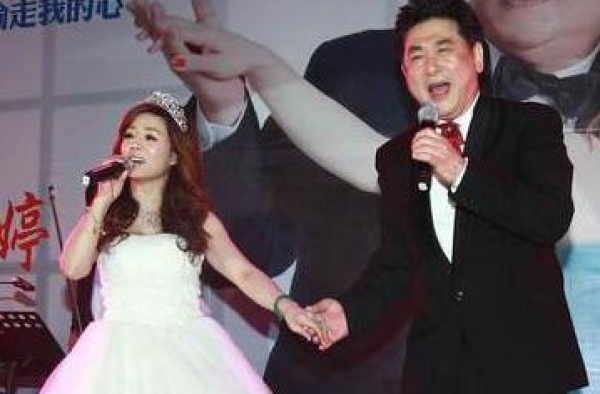 69岁男星康凯婚宴现场闹插曲 新娘遭债主讨债