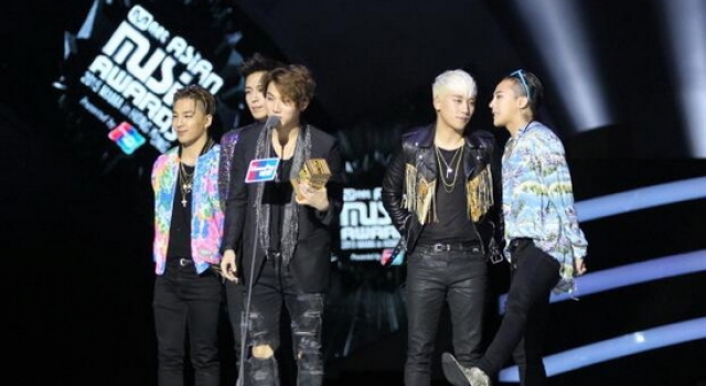 2015MAMA完美落幕 BIGBANG与EXO分揽四大奖成平手