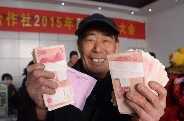 数钱数到手抽筋:河北保定土豪村 1000多万分红亮瞎眼