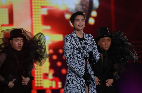 李宇春跨年演唱会露美腿 李宇春11次加盟湖南卫视跨年