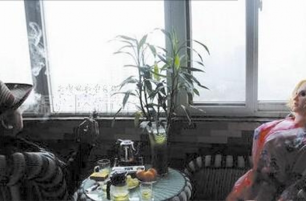 丧偶男子为宣泄压力十年偷70多件女性内衣