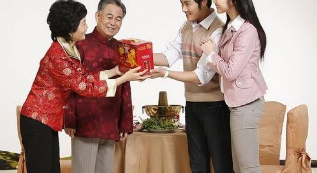 2016过年送礼送什么？ 送礼物关键还要看对象