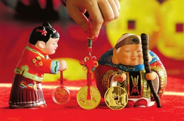 关于压岁钱的由来 派“红包”是华一种习俗