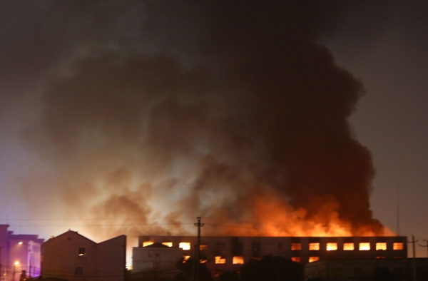 杭州再次发生爆炸 城北工厂爆炸火势巨大 多人伤亡