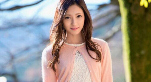桃谷绘里香av女神看这里 号称豆腐屋美女