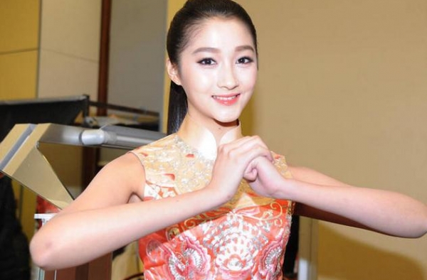 关晓彤春晚节目定妆照抢先看 “国民闺女”成女神!