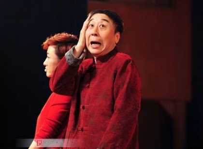 冯巩老婆艾慧美艳近照 冯巩曾遭遇性敲诈