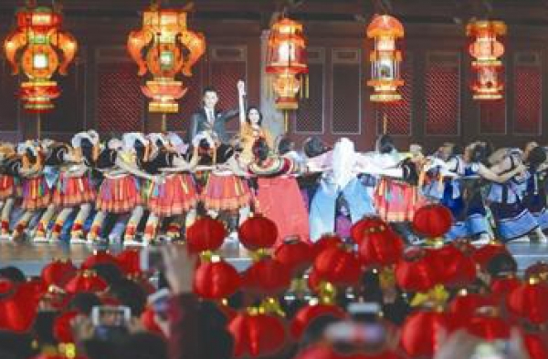 胡歌春晚同款西装被热捧 二万五预售款赚翻天了