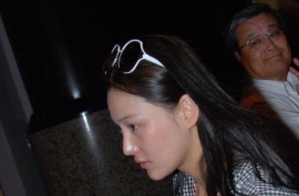 张馨予素颜出镜吓死人 女神卸妆让人性幻想全无