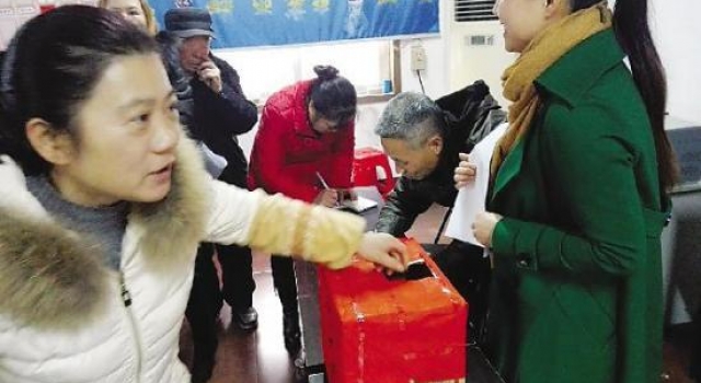 浙江夫妇为白血病女儿网上募捐 朋友圈晒奔驰秀钻戒