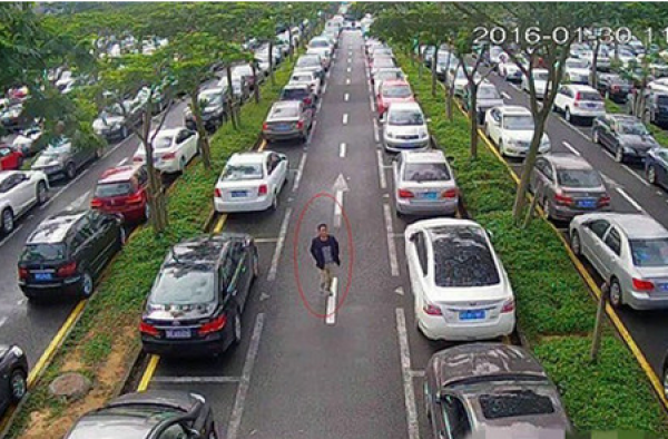 小伙2秒开锁偷宝马车：迅速存钱 只为买游戏装备