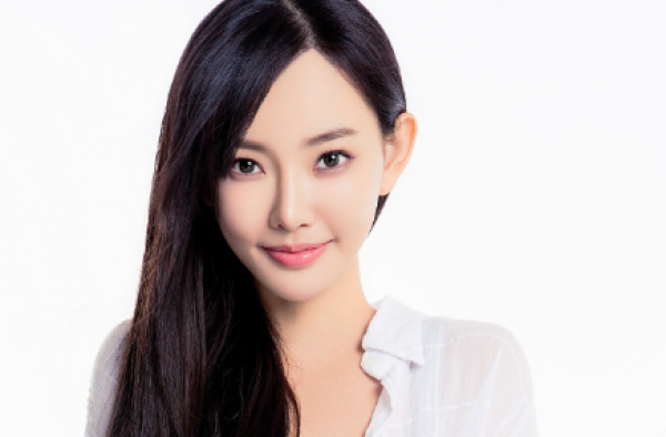 童菲整容前后对比照惊人 童菲是天然美女?