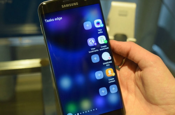 为什么说三星Galaxy Edge系列曲面屏其实超牛逼？