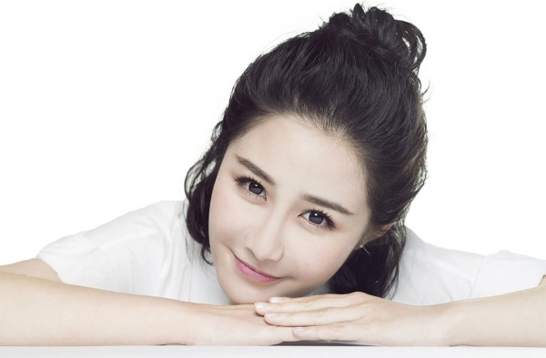 清纯邻家女生梁田个人资料