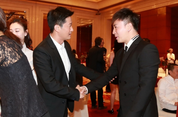 你们这是肿么了？吴京释小龙首聚二人齐变“圆”