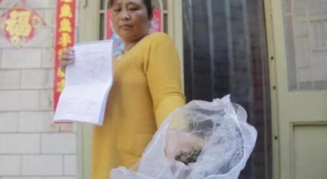惊!女子妇科手术后发恶臭 煎熬20天下体掉纱布流黑血