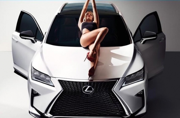 皮革超模配Lexus RX 美女与野兽的激情上演