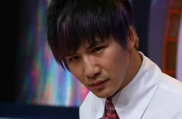 大张伟晒证否认领证传闻 并表示没抢欧弟饭碗