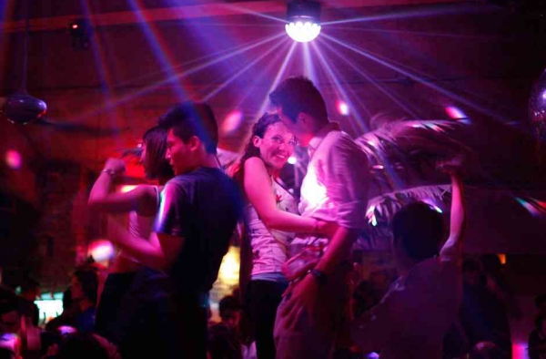 女网友520求约会 男子赴约喝酒竟然消费5000元