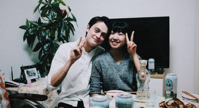 27岁女生租混血男友回家 被父母嫌太帅:找个矮点可靠的