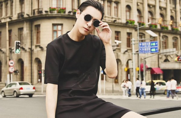 潮男们快来look 夏日的短袖衬衫穿搭技巧