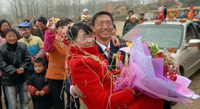 借女友146万元开走女友奔驰车 回老家和别的女人结婚