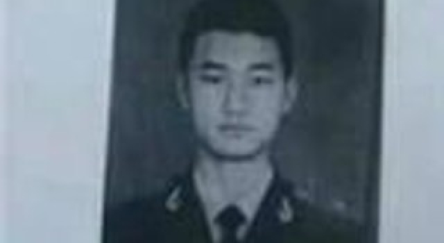 曝边防战士携枪杀人躲山中!因验枪走火致战友死亡