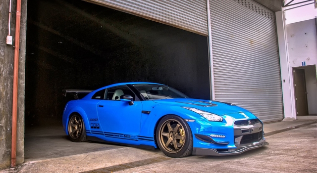 尼桑GTR R35改装 哑光蓝车身清新亮眼
