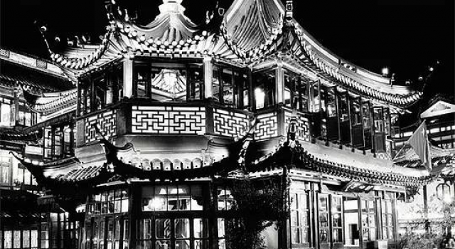 在色彩斑斓城市里的你 是否发现黑白世界不一样的美
