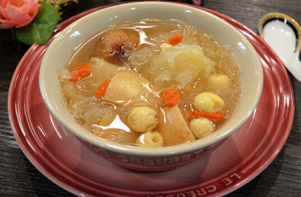 补肺润燥吃银耳 秋季养生就喝银耳三汤