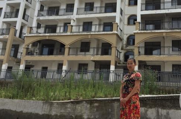 渝女子湖北花15万买房避暑竟遇烂尾 “独拥”整栋楼