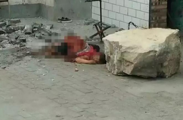 女子院中乘凉被巨石砸死 整个人瞬间变成了肉泥