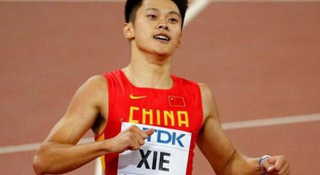 谢震业吃玉米再被调侃 谢震业逗比本色现出新高度
