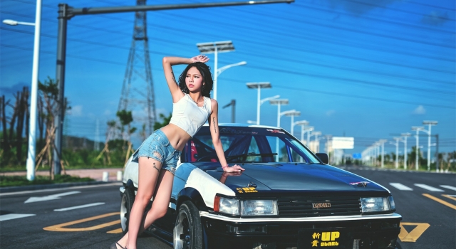丰田AE86改装与清新车模的近距离接触