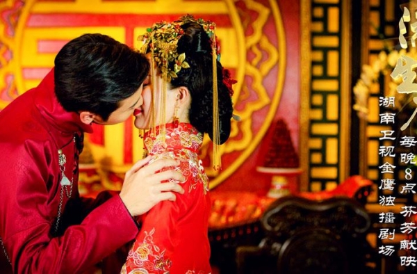 李易峰的结婚照很甜蜜 李易峰竟然18岁就结婚了!