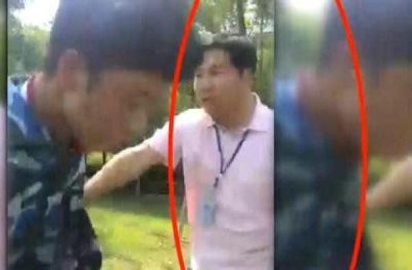 老师掌掴脚踹军训新生:学生求饶不停手 老师被开除