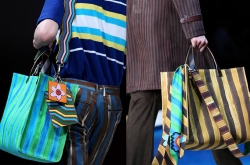FENDI ɰըѵа׼ץס˲˵