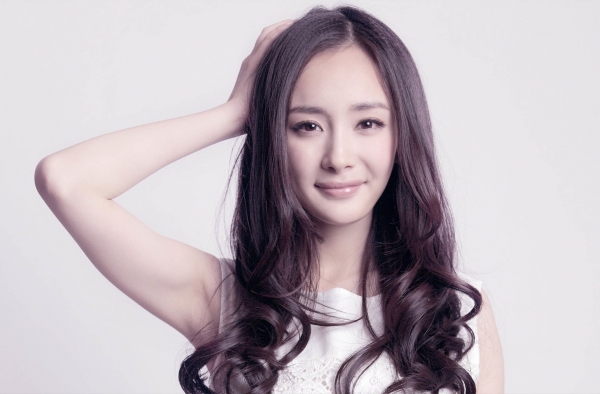 杨幂5岁竟演过星爷的闺女 《武状元苏乞儿》翻出来看