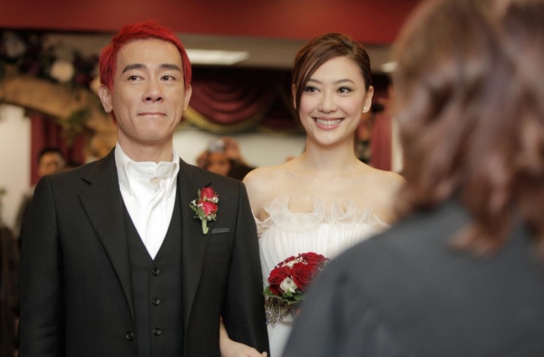 陈小春应采儿结婚照搞笑入镜 婚后五年依然默契十足