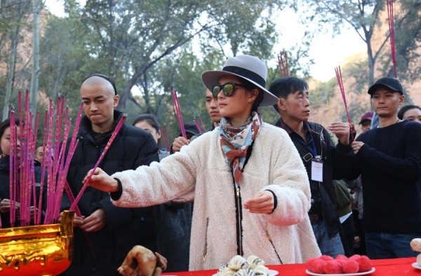 孙俪新戏开机 强大阵容曝光陈晓亮相